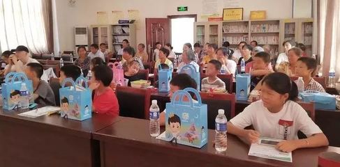 亲子沟通从心开始 县心理咨询协会走进景潭村开展家庭教育专题讲座