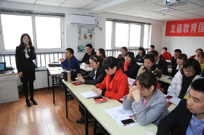 融合国学智慧与作文创新——龙德教育《华铭国学》与《晶睿作文》项目推介会